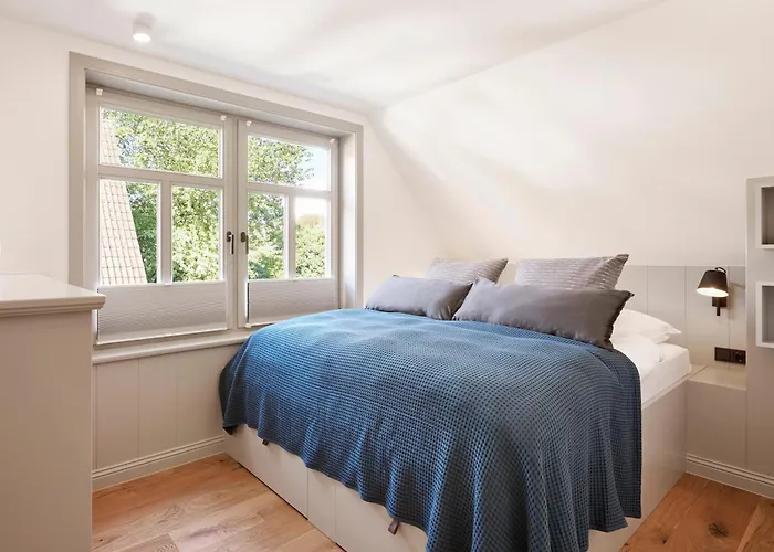 6 Апартаменты *